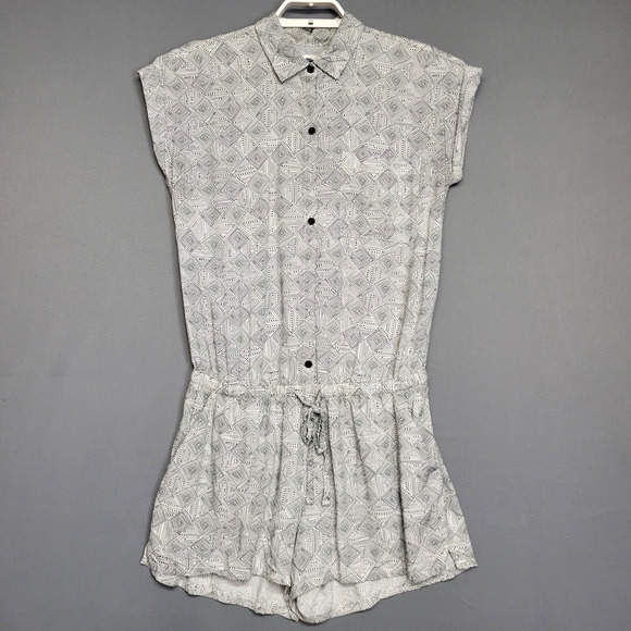 Old Navy Romper Womens Medium Geometric Print Button Front Shorts Rayon Playsuit - Picture 1 of 14